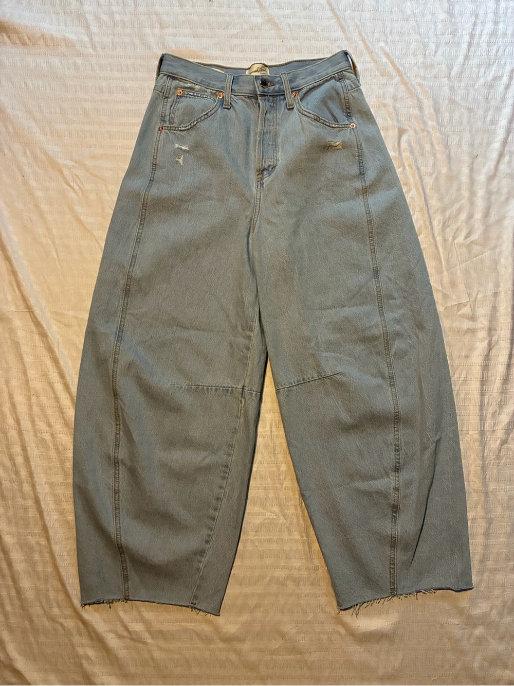 Universal Thread Curved Leg Light Wash Raw Hem Jeans Sz 4
